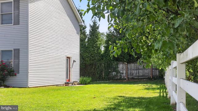 15 STOLTZFUS LN, Leola, PA 17540