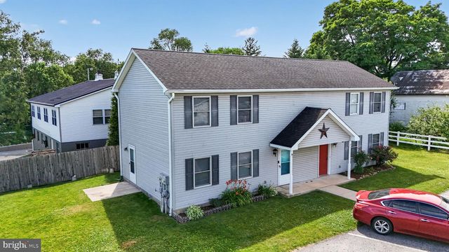 15 STOLTZFUS LN, Leola, PA 17540
