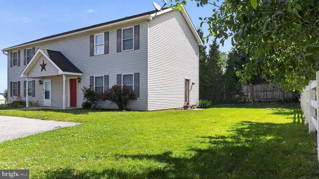15 STOLTZFUS LN, Leola, PA 17540