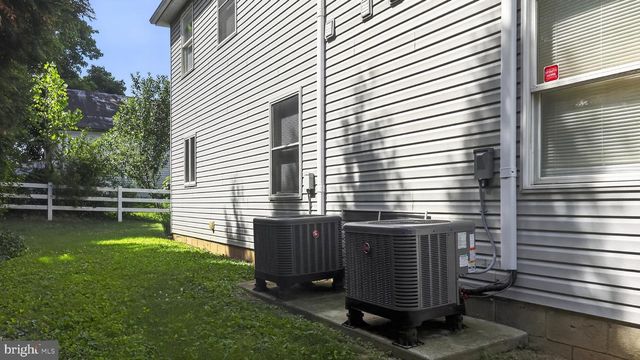 15 STOLTZFUS LN, Leola, PA 17540