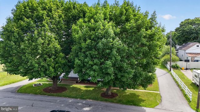 15 STOLTZFUS LN, Leola, PA 17540