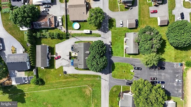 15 STOLTZFUS LN, Leola, PA 17540