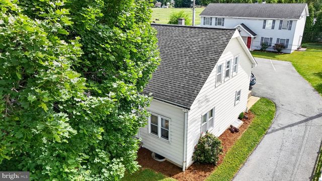 15 STOLTZFUS LN, Leola, PA 17540