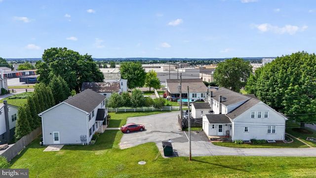 15 STOLTZFUS LN, Leola, PA 17540