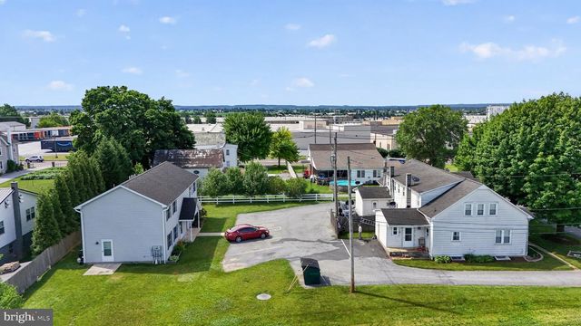 15 STOLTZFUS LN, Leola, PA 17540