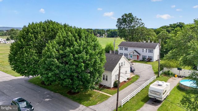 15 STOLTZFUS LN, Leola, PA 17540