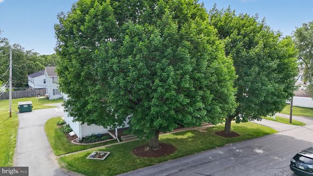 15 STOLTZFUS LN, Leola, PA 17540