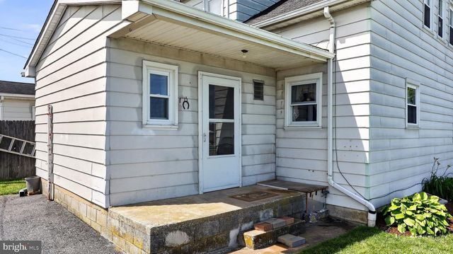 15 STOLTZFUS LN, Leola, PA 17540