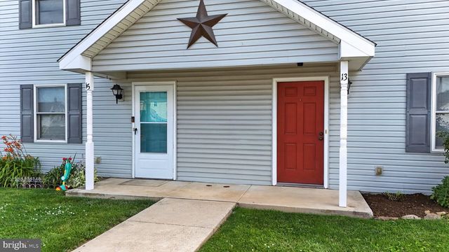 15 STOLTZFUS LN, Leola, PA 17540