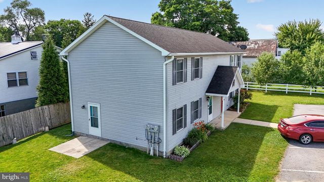 15 STOLTZFUS LN, Leola, PA 17540