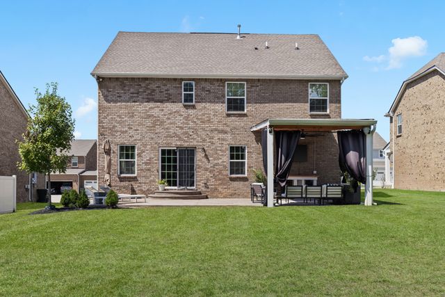 285 Grassy Glen Dr, Gallatin, TN 37066