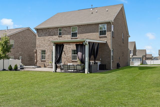 285 Grassy Glen Dr, Gallatin, TN 37066