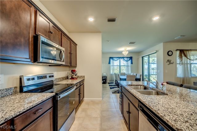 3647 Rain Lily LN, Alva, FL 33920