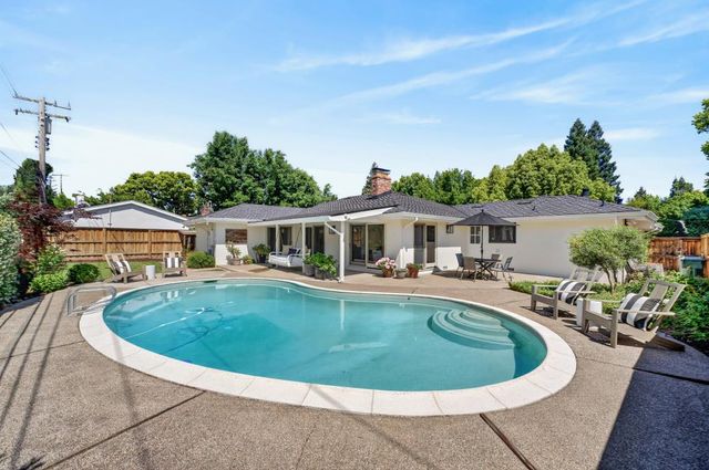 2910 Huntington Rd, Sacramento, CA 95864