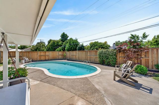 2910 Huntington Rd, Sacramento, CA 95864