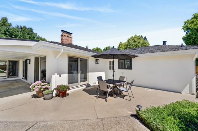 2910 Huntington Rd, Sacramento, CA 95864