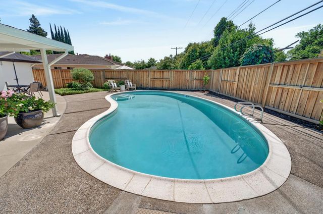 2910 Huntington Rd, Sacramento, CA 95864