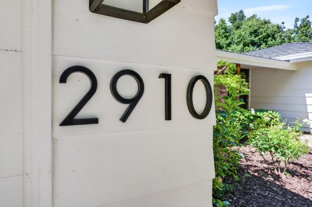 2910 Huntington Rd, Sacramento, CA 95864