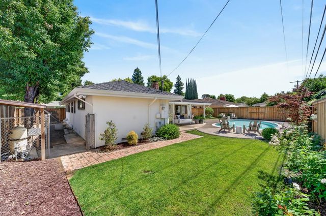 2910 Huntington Rd, Sacramento, CA 95864