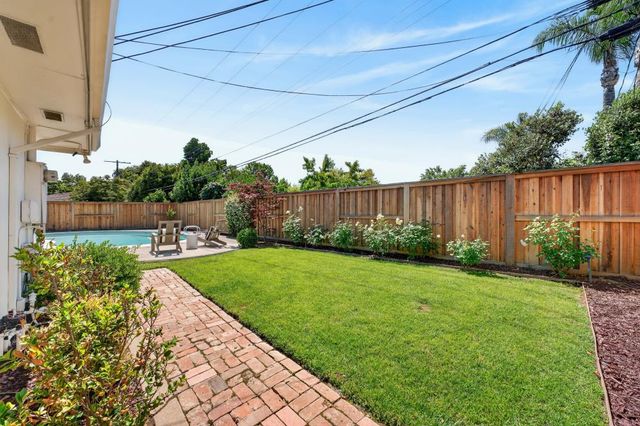 2910 Huntington Rd, Sacramento, CA 95864