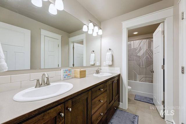 5855 N Channing Way, Meridian, ID 83646