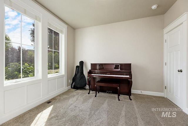 5855 N Channing Way, Meridian, ID 83646