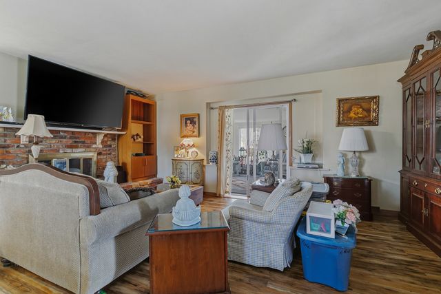 2417 Hickory Grove Road, Davenport, IA 52804