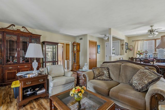 2417 Hickory Grove Road, Davenport, IA 52804
