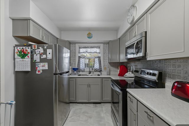 2417 Hickory Grove Road, Davenport, IA 52804