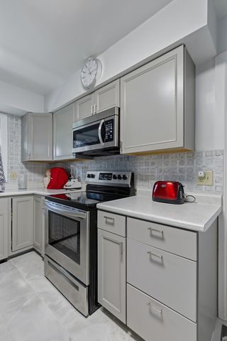 2417 Hickory Grove Road, Davenport, IA 52804