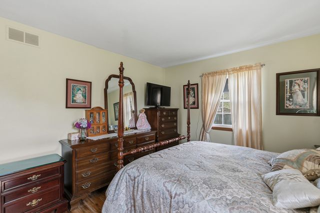 2417 Hickory Grove Road, Davenport, IA 52804