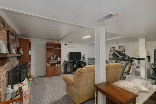 2417 Hickory Grove Road, Davenport, IA 52804