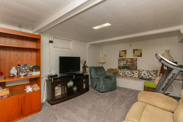 2417 Hickory Grove Road, Davenport, IA 52804