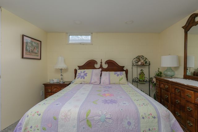 2417 Hickory Grove Road, Davenport, IA 52804