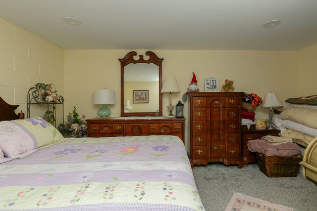 2417 Hickory Grove Road, Davenport, IA 52804