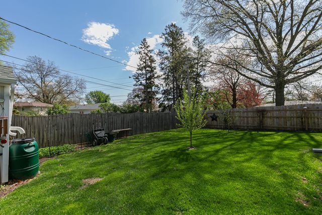 2417 Hickory Grove Road, Davenport, IA 52804
