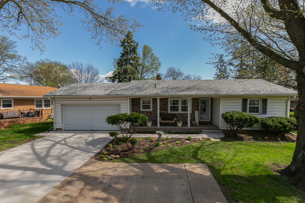2417 Hickory Grove Road, Davenport, IA 52804