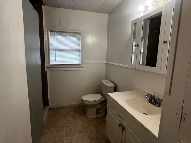 1018 N 2nd Street, Baytown, TX 77520