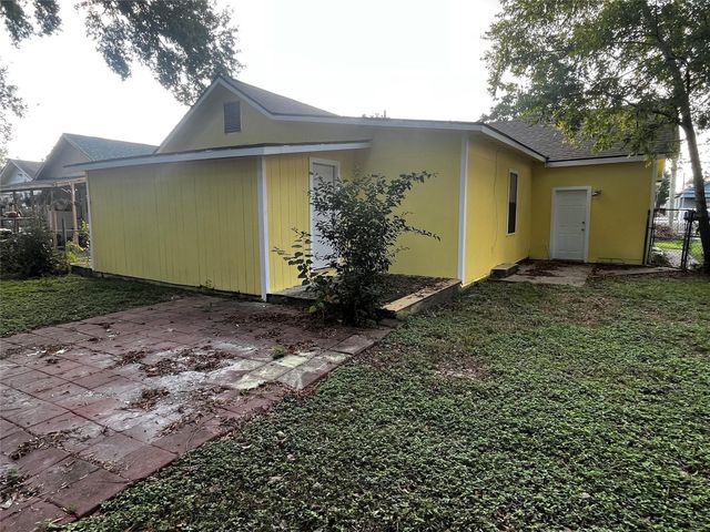 1018 N 2nd Street, Baytown, TX 77520