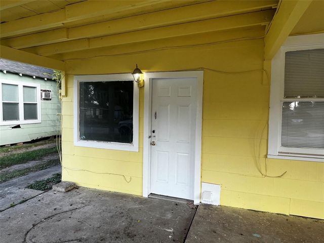 1018 N 2nd Street, Baytown, TX 77520