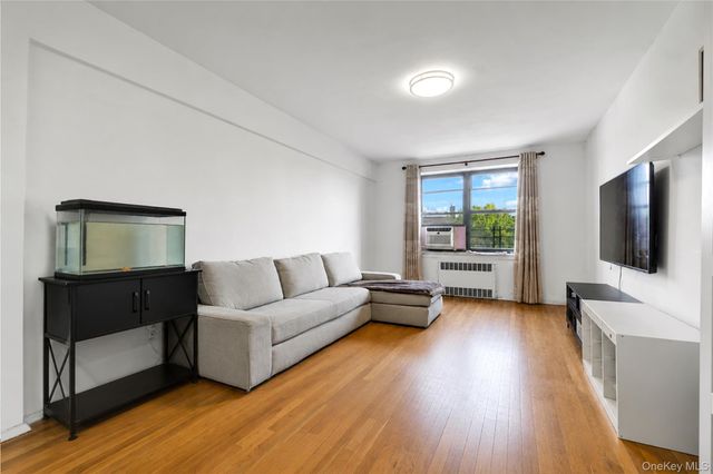 25-40 Union Street 4E, Flushing, NY 11354