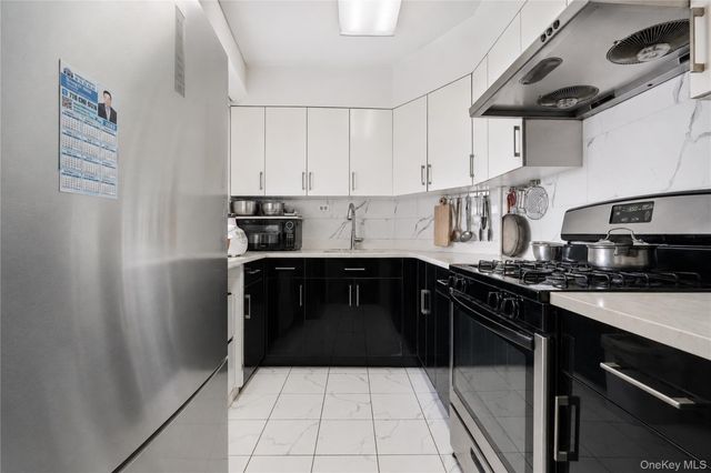 25-40 Union Street 4E, Flushing, NY 11354