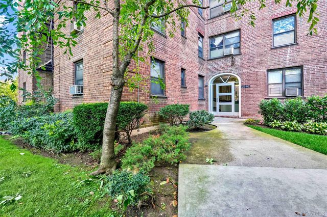 25-40 Union Street 4E, Flushing, NY 11354