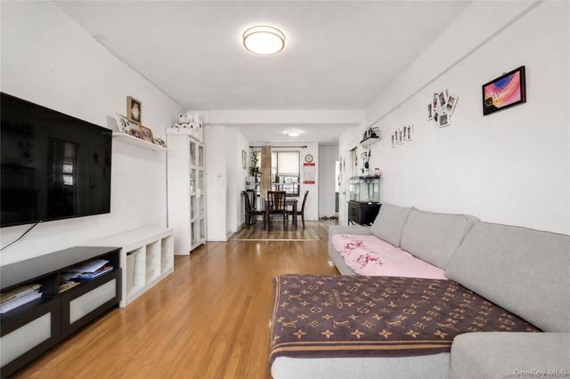 25-40 Union Street 4E, Flushing, NY 11354