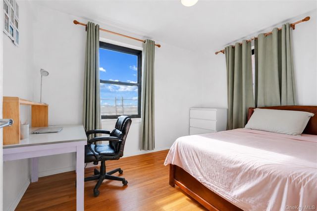 25-40 Union Street 4E, Flushing, NY 11354