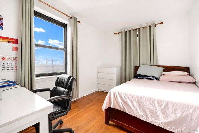 25-40 Union Street 4E, Flushing, NY 11354