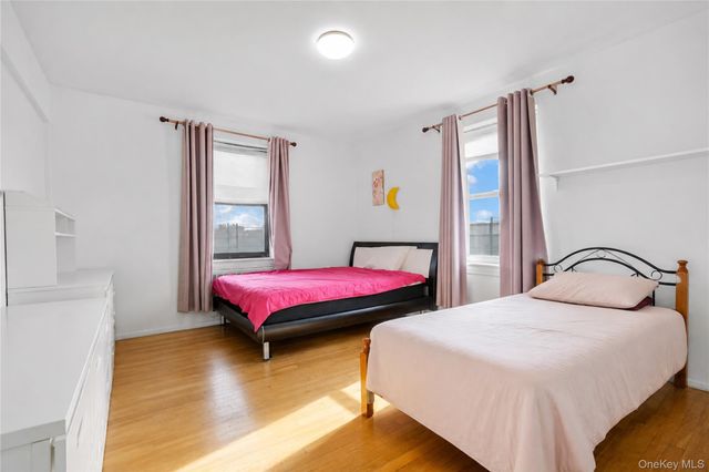 25-40 Union Street 4E, Flushing, NY 11354