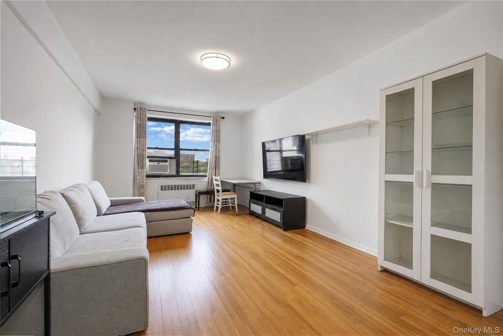 25-40 Union Street 4E, Flushing, NY 11354