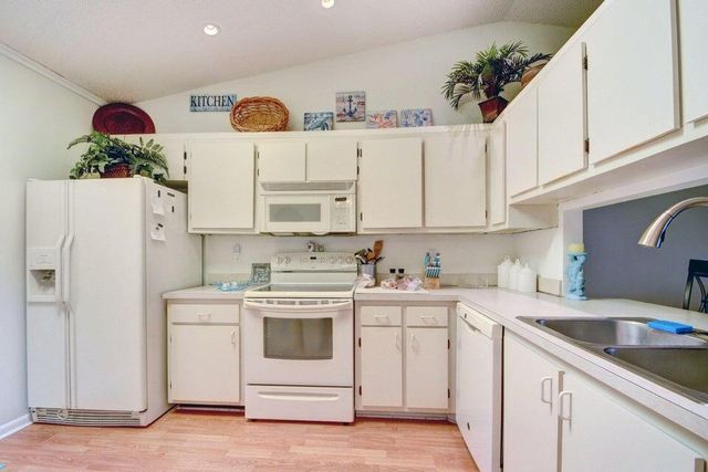 7 Farnworth Drive, Boynton Beach, FL 33426