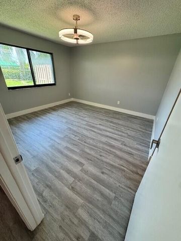 7 Farnworth Drive, Boynton Beach, FL 33426